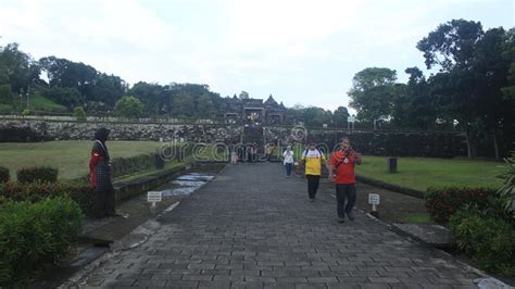 Cuộc nổi dậy của Ratu Boko: Nét văn hóa độc đáo của Mataram Kuno và sự kiện khởi đầu thời kỳSailendra